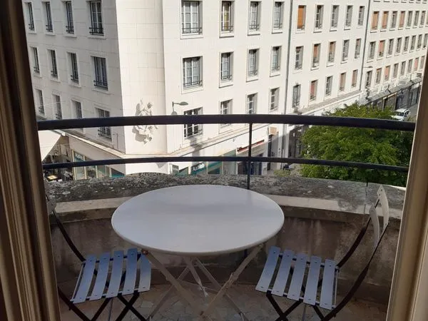 Loue chambre en colocation dans appartement