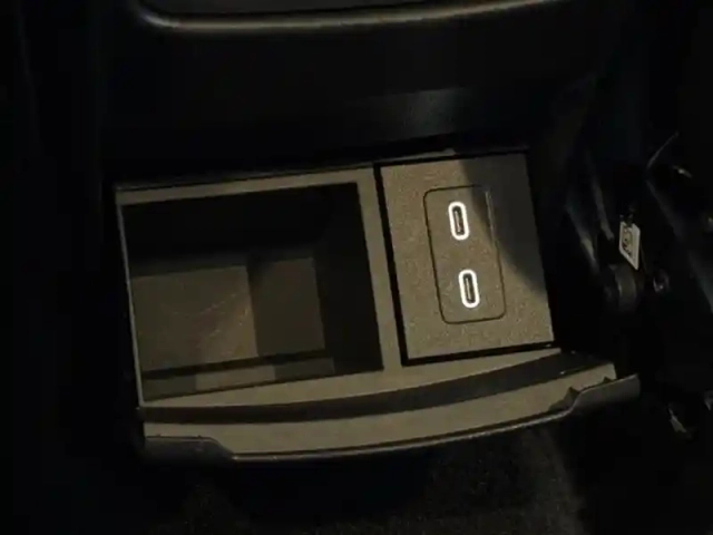 Mercedes Gla 200 d amg line — photo 36