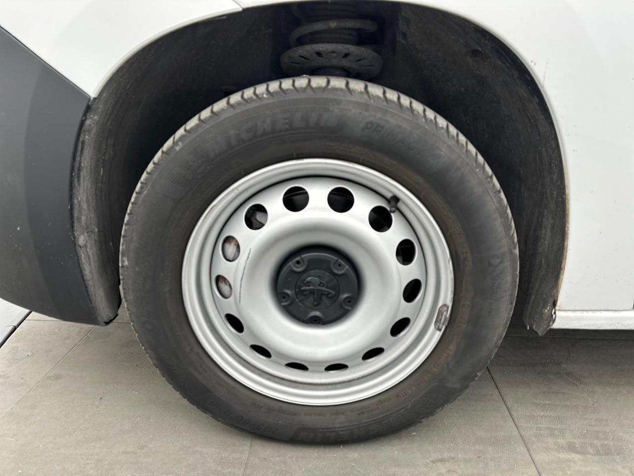 Peugeot Partner fourgon long 950 kg bluehdi 100 s&s bvm6 asphalt — photo 14
