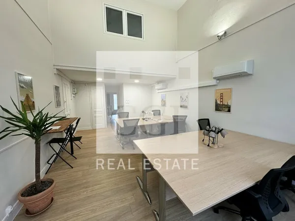 Local professionnel 77 m²