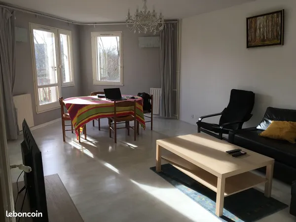 Chambre disponible des aujourd'hui en colocation de haut standing dans grand appart lumineux