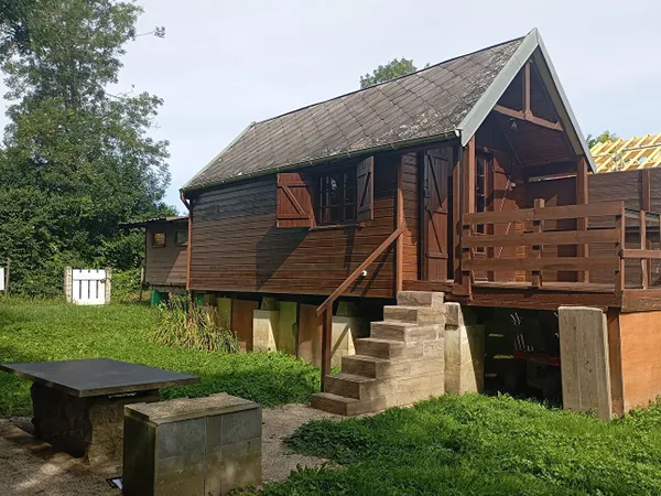 Terrain de loisirs avec chalet bord de Sarthe