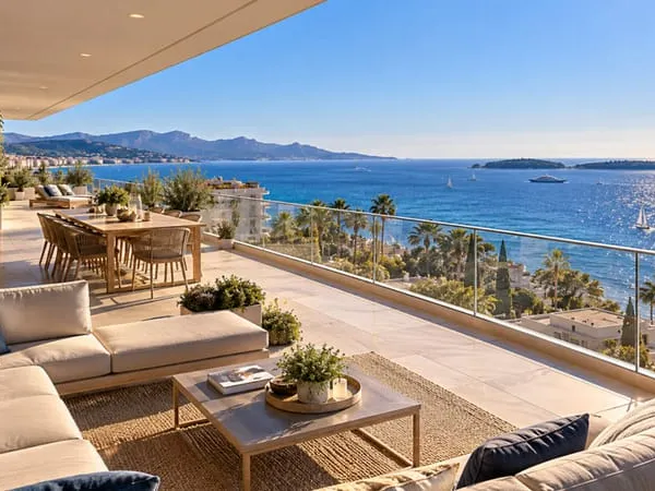 TOIT-TERRASSE 4 PIECES DE 120m², JUAN LES PINS AVEC TERRASSE DE 100M² VUE MER/ESTEREL. GARANTI 10 A
