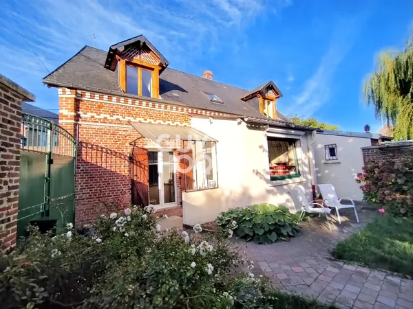 DOINGT - MAISON INDIVIDUELLE EN BRIQUES, 3 CHAMBRES, JARDIN ET CARPORT