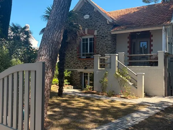 Maison en pierre entièrement rénovée - 159 m² - Tharon-Plage - Plage et commerces à pied