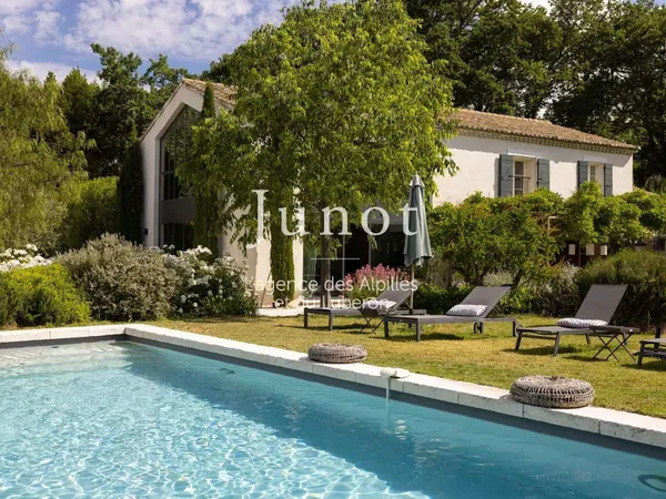 Maison 11 pièces 390 m²