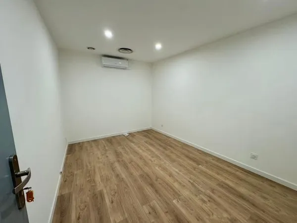 Local 16 m²