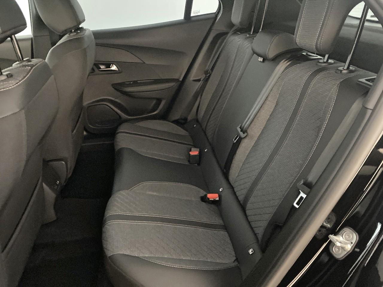 Peugeot 2008 hybrid 145 ch e-dcs6 allure — photo 10