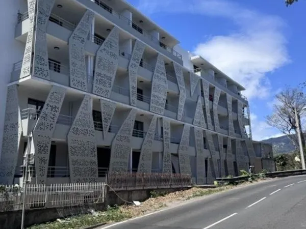 A louer ce bel appartement de type F2 sur la résidence ARTY à Sainte Clotilde La Bretagne