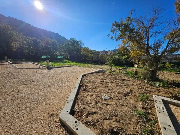 Terrain 414 m²