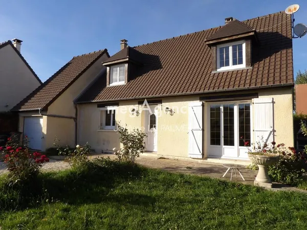 MAISON AVEC DE BEAUX VOLUMES ET PROCHE CENTRE.