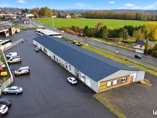 Ensemble commercial/local/hangar 1 250 m² + parking 5 860 m² - Forte visibilité - Délotage possible