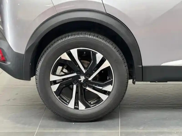 Peugeot 2008 1.2 puretech 100ch s&amp;s allure pack — photo 11