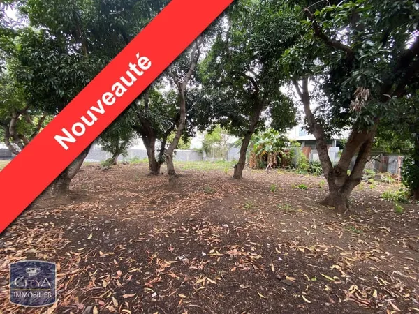 Terrain 826 m²