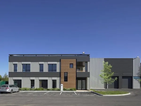 Local d'activité 2328 m²