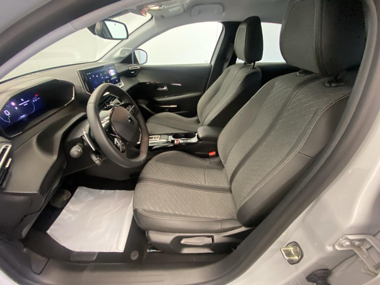 Peugeot 208 hybrid 110 ch e-dcs6 allure — photo 9