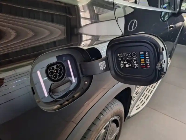 Mercedes Eqe suv 350 4matic suv amg lin — photo 24