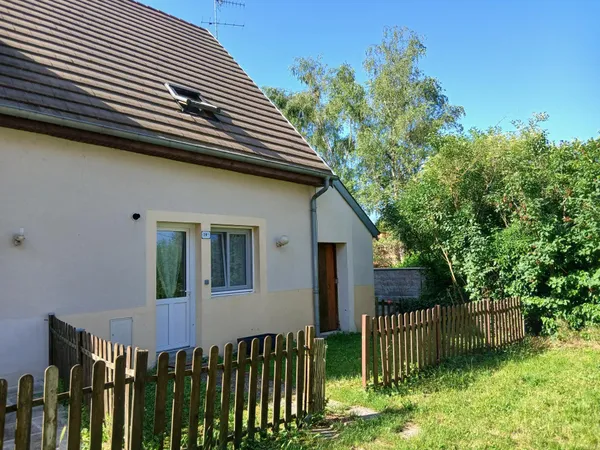 Bien mitoyen sur 2 niveaux avec jardin