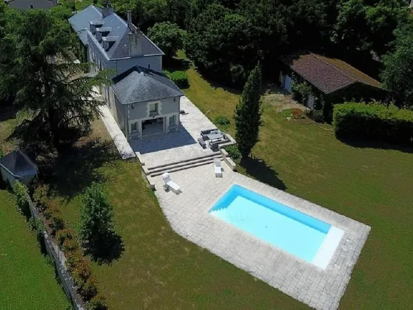 Maison Vente Valence-en-Poitou 8p 303m² 625000€