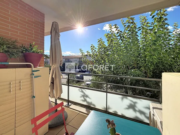 Appartement Saint Esteve 2 pièces 43.30 m2 + parking et terrasse