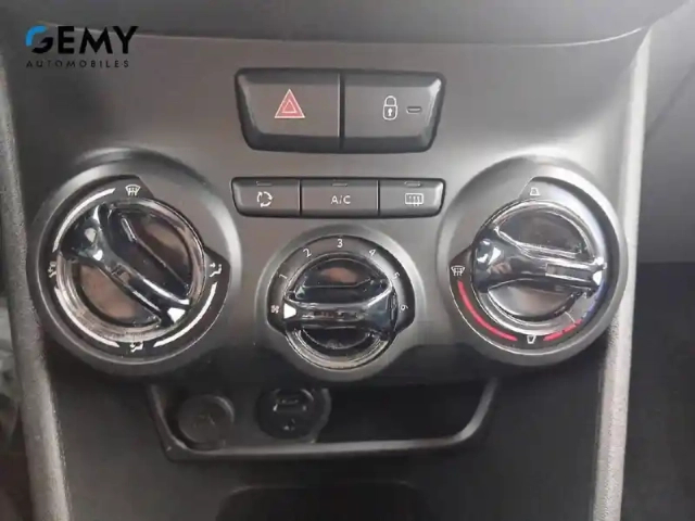 Peugeot 2008 1.2 puretech 82ch bvm5 — photo 17