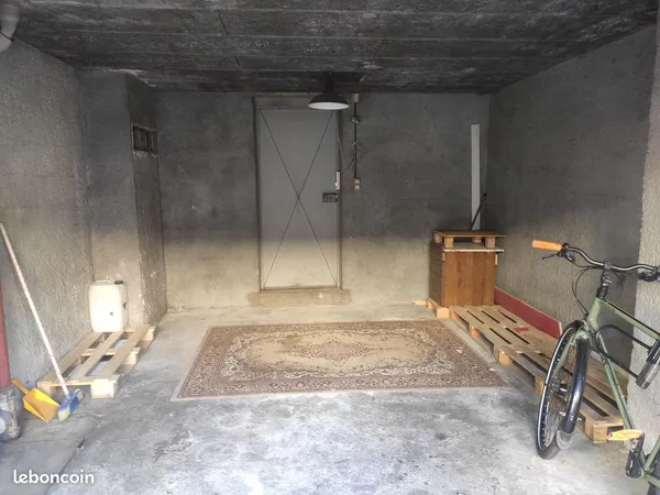 Location garage box 17 m²
