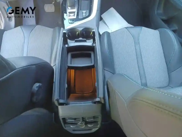Peugeot 3008 hybrid4 300 e-eat8 — photo 17