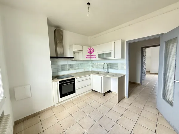 EXCLUSIVITE !! ROUSSILLON, Appartement T3, 80m2 habitables e