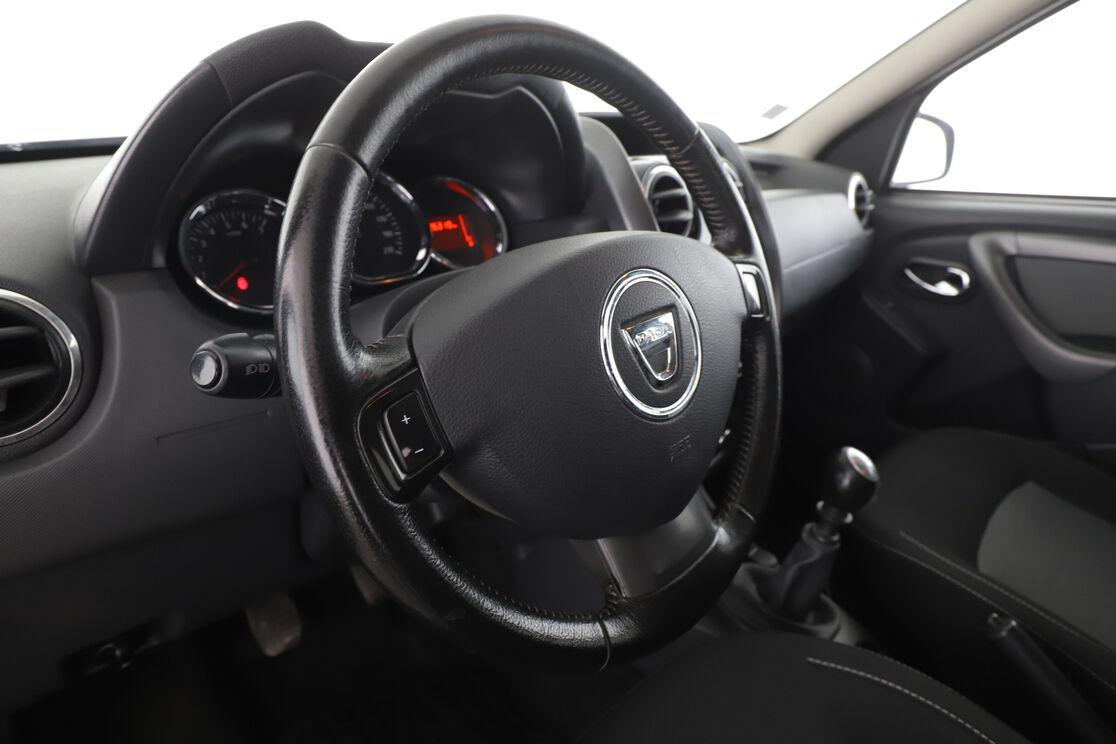 Dacia Duster 1.5 dCi Black Touch 4x2 — photo 10