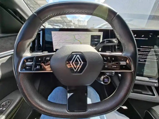 Renault Megane e-tech ev60 220 ch super charge — photo 81