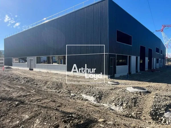 Local d'activité 2399 m²