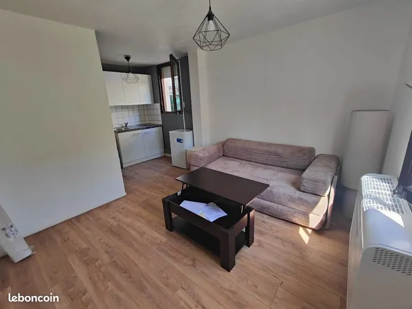 Studio meublé rénové et climatisé de 17,4 m² - Secteur Coty