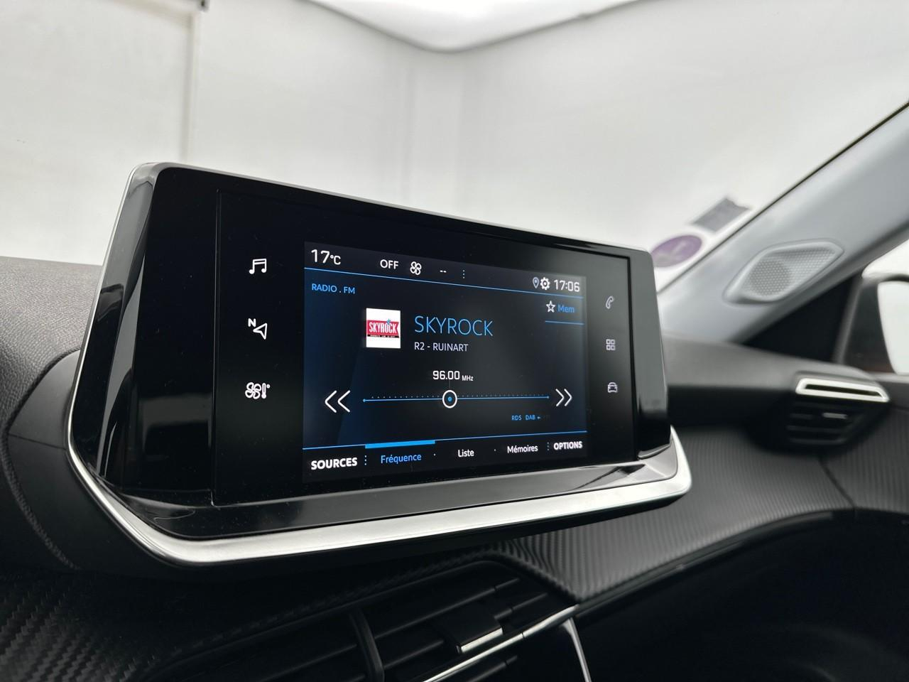 Peugeot 2008 puretech 100 s&s bvm6 style — photo 24