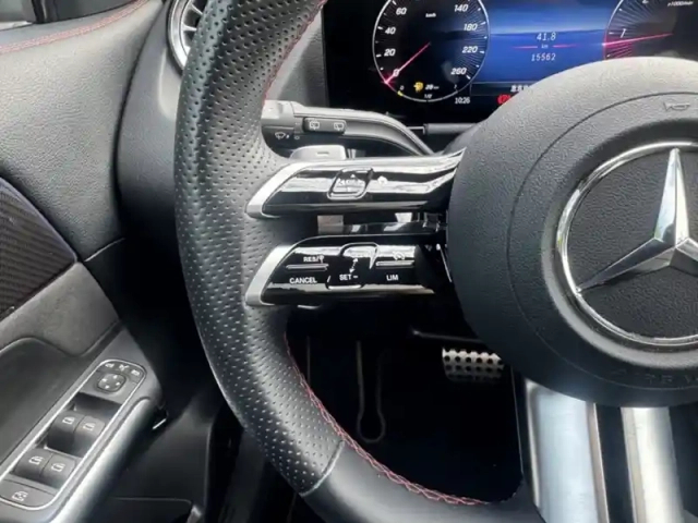 Mercedes Gla 200 d amg line — photo 12