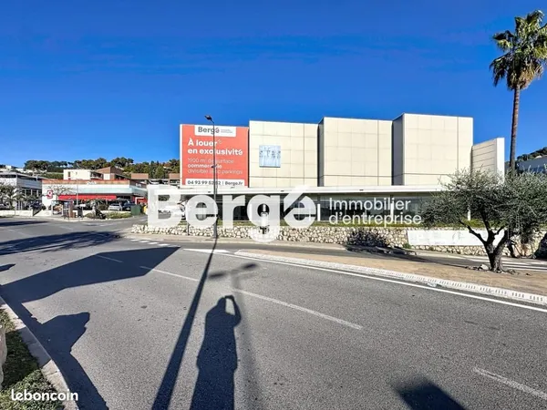Local commercial 1 900 m²