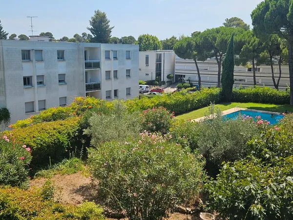 Montpellier av. Pere soulas a louer spacieux f4 91 m2 avec terrasse piscine et tennis