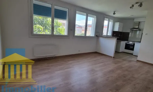 T2 PROCHE MER DERNIER ETAGE 13008 MARSEILLE