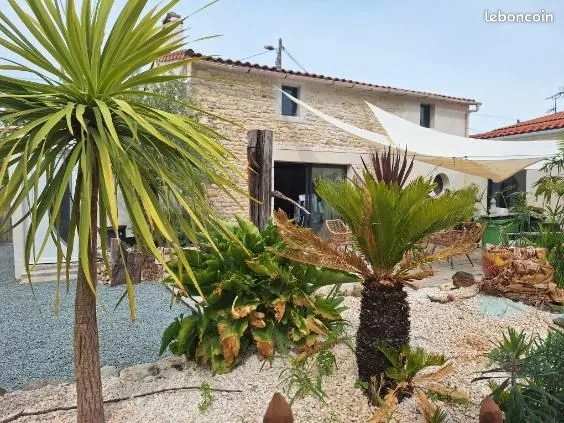 Maison en pierre de 1780 - Rénovée - Charme, calme avec végétation méditérranéenne
