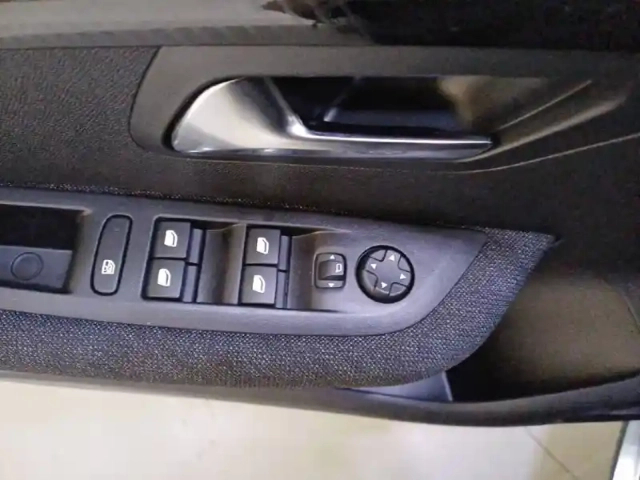 Peugeot 208 hybrid 100 e-dcs6 — photo 60