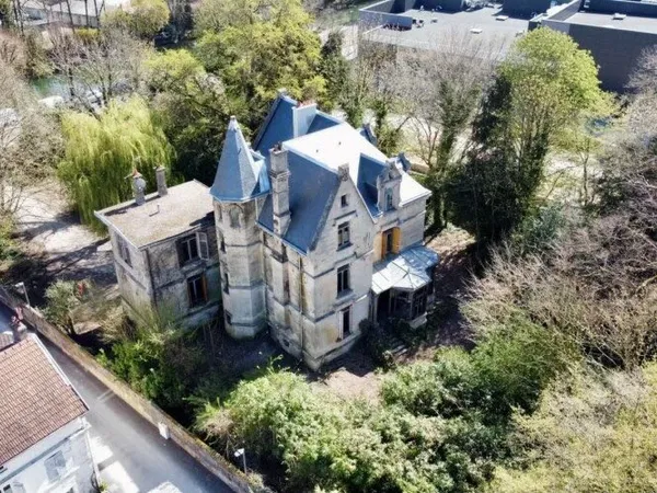 Hôtel particulier historique exceptionnel (1886) avec jardin clos