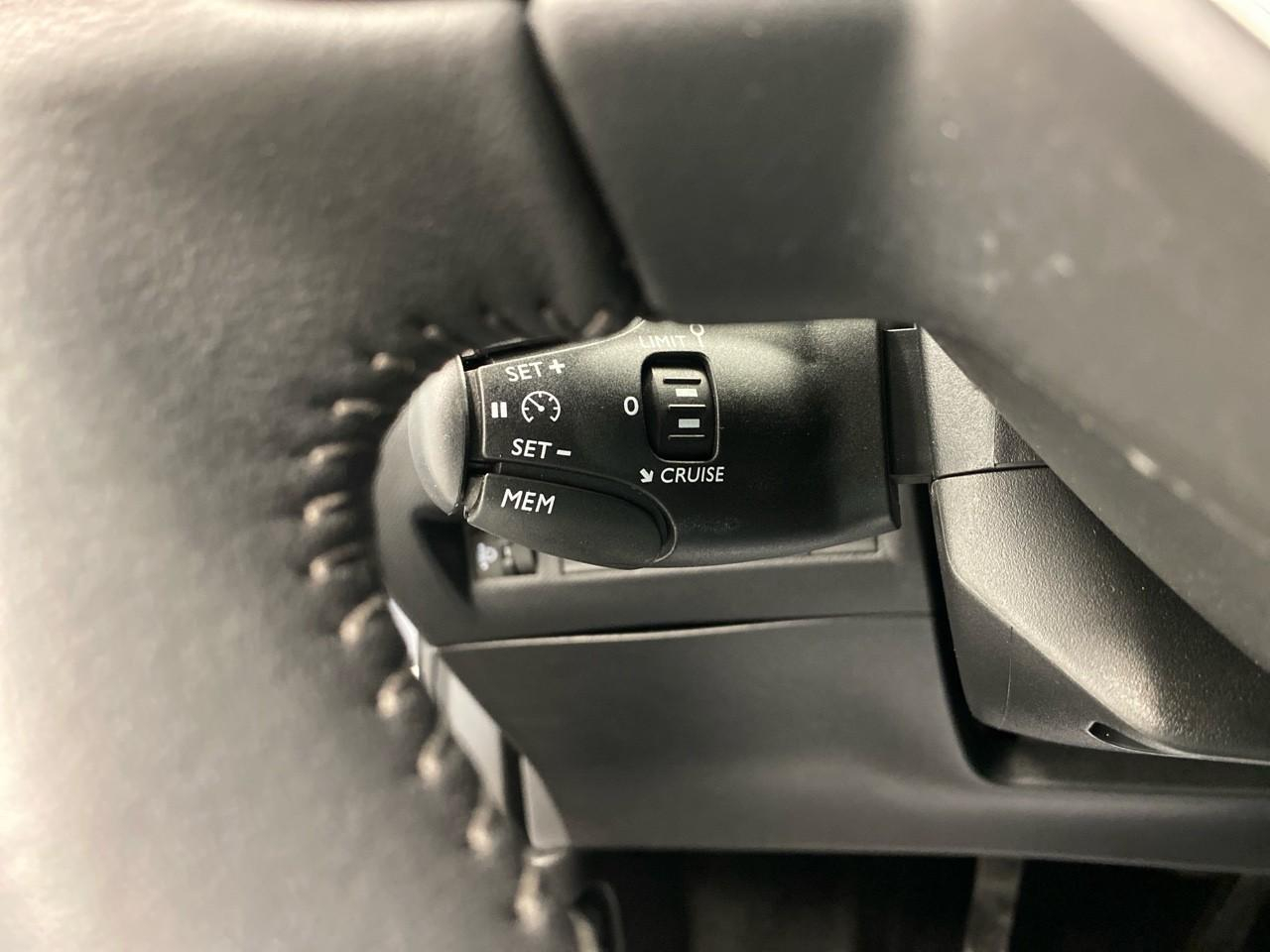 Peugeot 2008 puretech 130 s&s bvm6 allure — photo 17