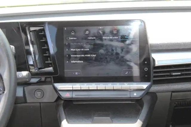 Renault Megane e-tech ev60 220 ch super charge — photo 26