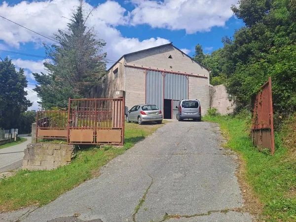 Entrepôt 300 m²