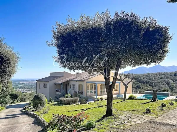 Villa 6 pièces 205 m²