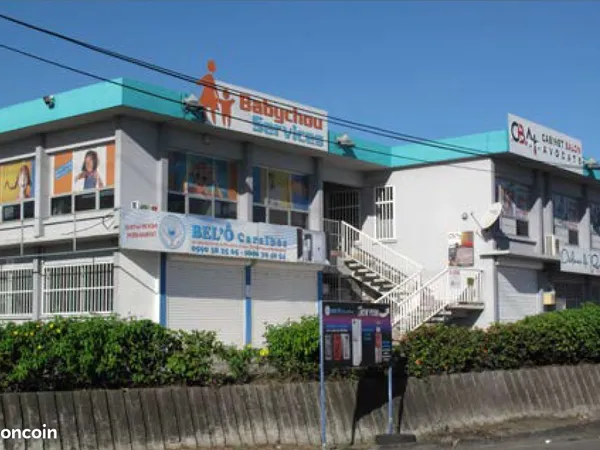 Bureaux 85 m² BAIE MAHAULT