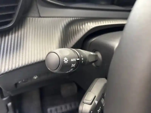 Peugeot 2008 hybrid 145 e-dcs6 — photo 42