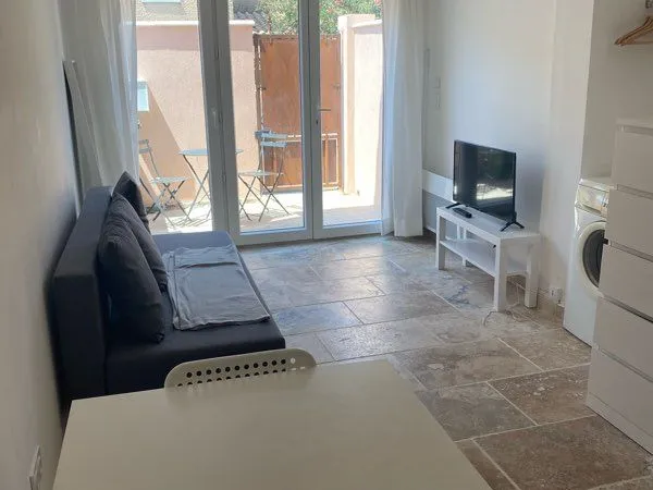Joli studio avec terrasse