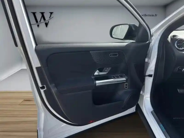 Mercedes Eqa 250+ — photo 18