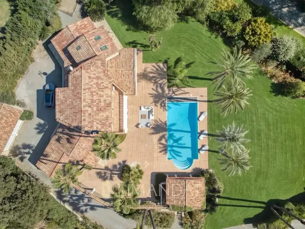 Villa 6 pièces 270 m²