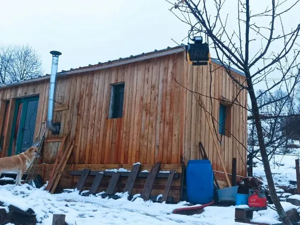​Mobil-home isolé extérieur (Toit/Murs/Sol) - Rénové & Repeint - À emporter